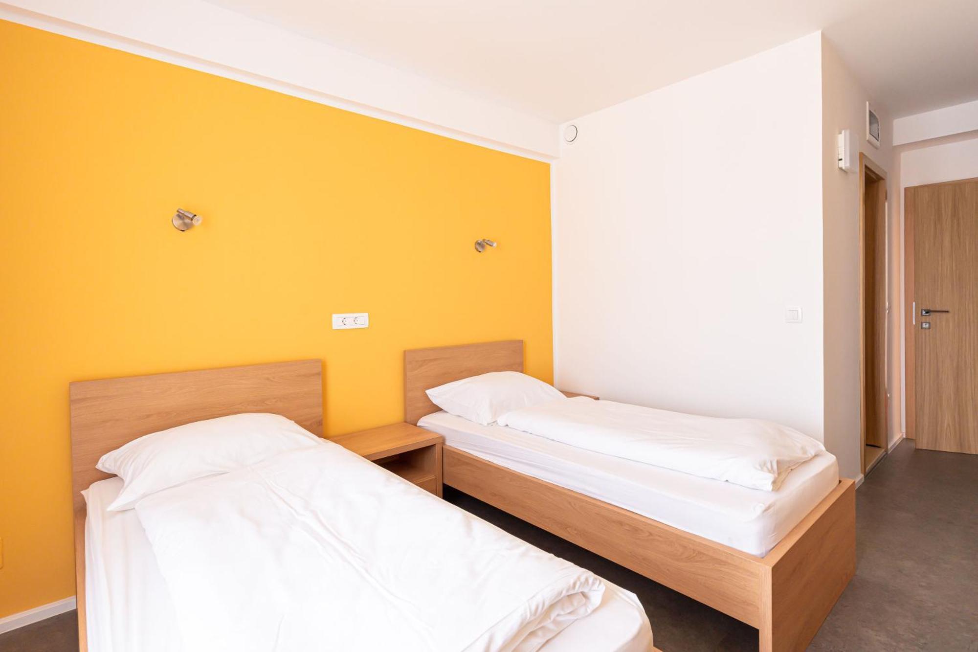 Grajski Dvor 3*