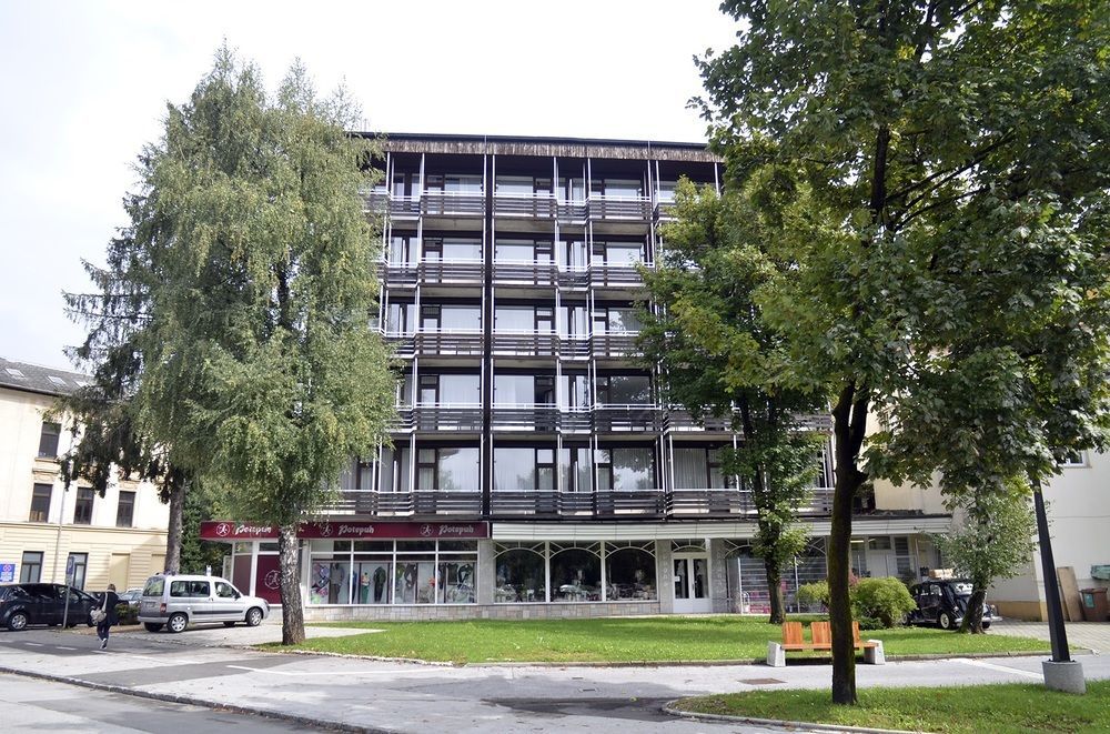Grajski Dvor Radovljica