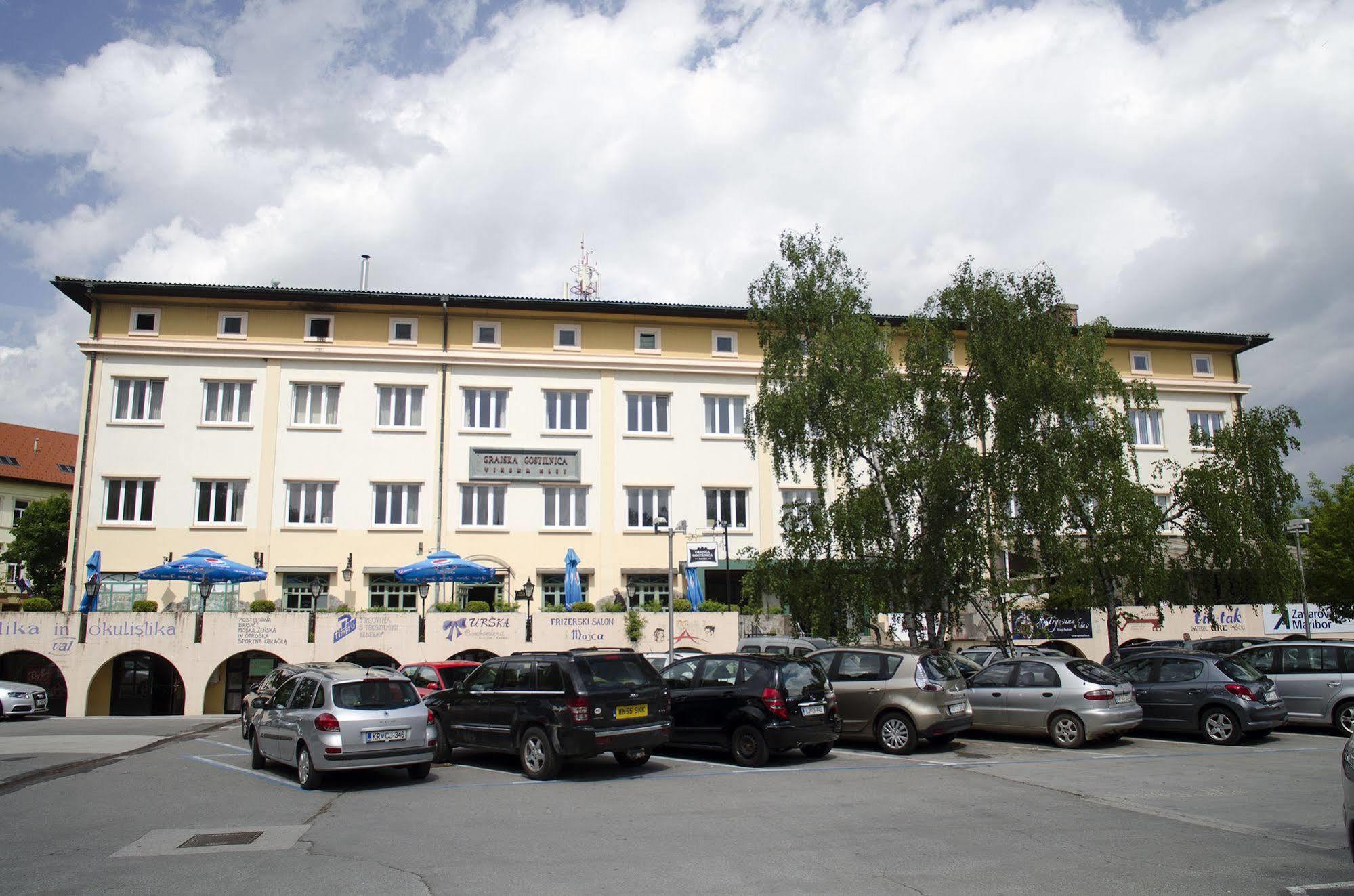 Grajski Dvor Hotel 3*